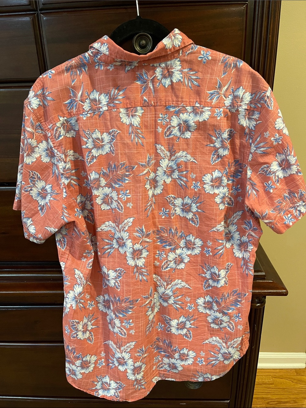 Izod Coral Floral Short-Sleeve Button-Down Shirt - Picture 3 of 4